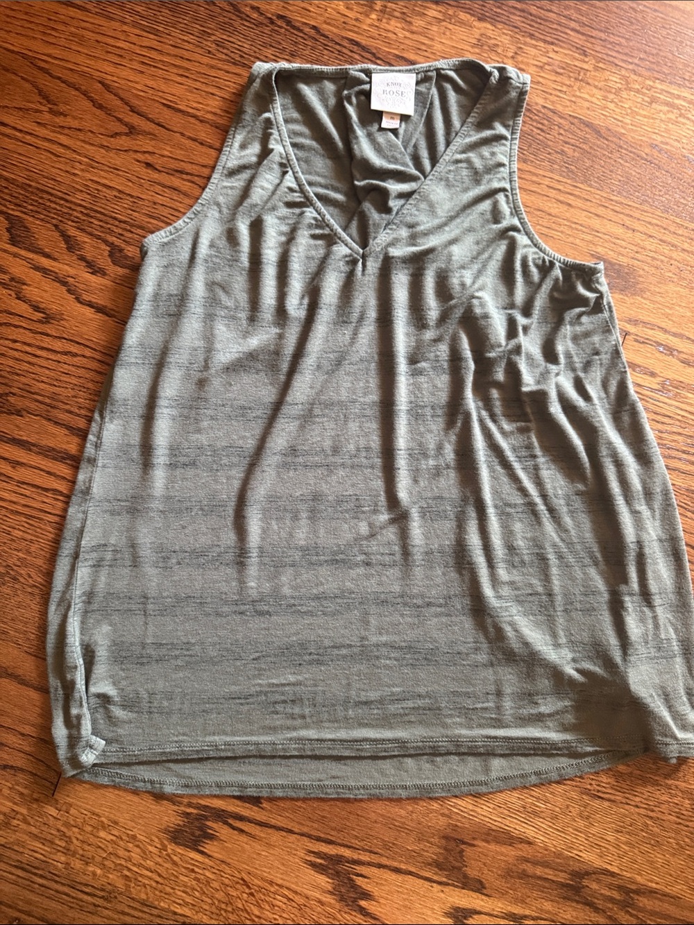 Knox Rose Olive Green V-Neck Sleeveless Tank Top, M